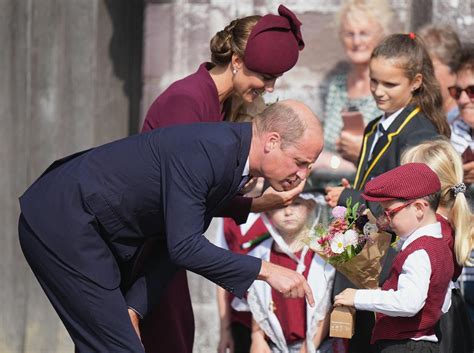 Kate Middleton Prince William Pay Respects To Queen Elizabeth Photos