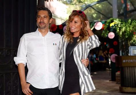 Lara Dibildos celebra su 52 cumpleaños junto a sus amigos y novio