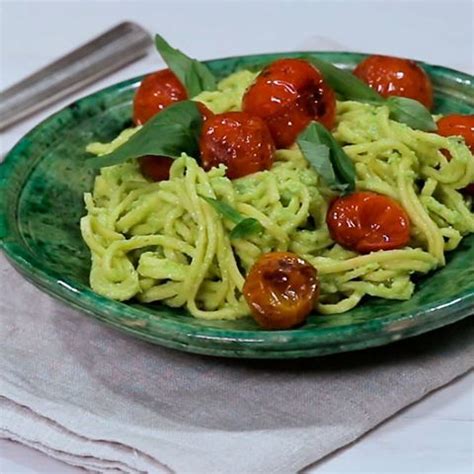 Cómo hacer pasta fresca con tomates asados y crema de aguacate Ethnic