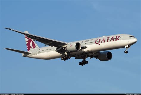 A7 BEB Qatar Airways Boeing 777 3DZER Photo By Suparat Chairatprasert