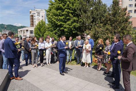 Ionel Bogdan 147 De Ani De Liberalism Depuneri De Coroane La Statuia