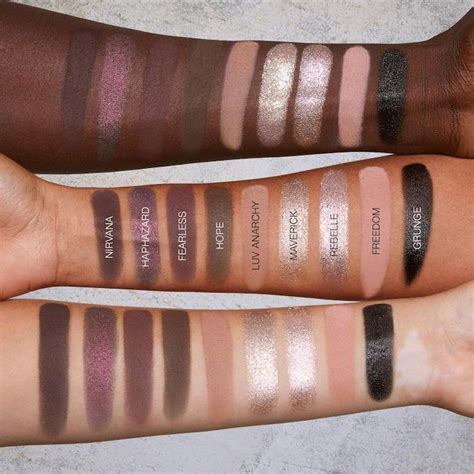 Pré Venda Huda Beauty Paleta de Sombras Pretty Grunge Eyeshadow Palette