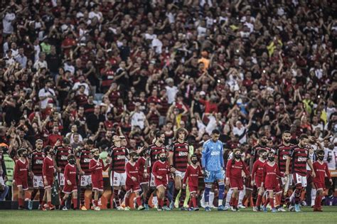 Bal Es Mosaico Sinalizadores Torcida Do Flamengo Prepara O Cen Rio