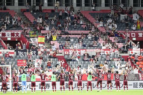 名古屋に1－0で勝利し、サポーターの声援に応える神戸イレブン ― スポニチ Sponichi Annex サッカー