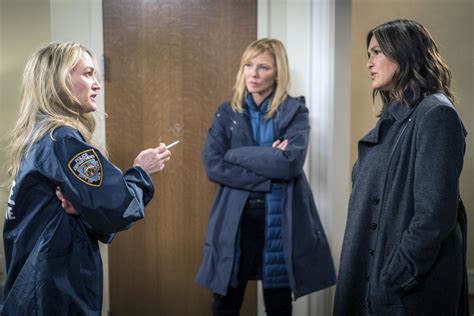 Kelli Giddish As Amanda Rollins In Law And Order Svu Motherly Love 18x10 Kelli Giddish