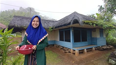 Pesona Gadis Desa Cantik Di Kampung Indah Suasana Hujan Di Pedesaan