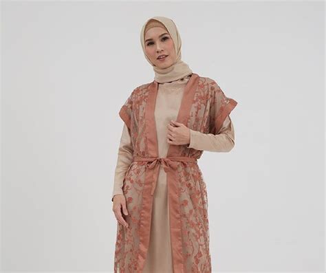 Rekomendasi Outer Brokat Yang Buat Tampilan Hijabers Milenial Banget