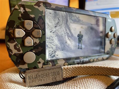 Playing MGS Peace Walker on the Portable ops PSP1000 : r/PSP