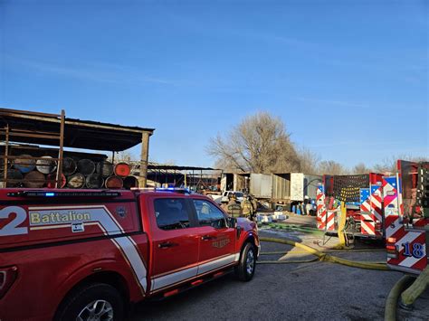 Crews Respond To Warehouse Fire In Ne Oklahoma City