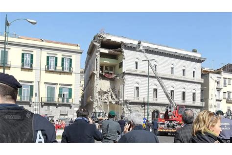 Napoli Crollo Alla Riviera Di Chiaia 9 Condanne E 7 Assoluzioni