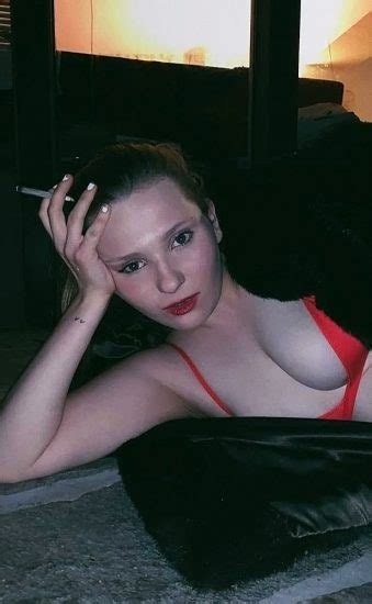 Abigail Breslin Nude And Topless Leaked Pics And Porn Video