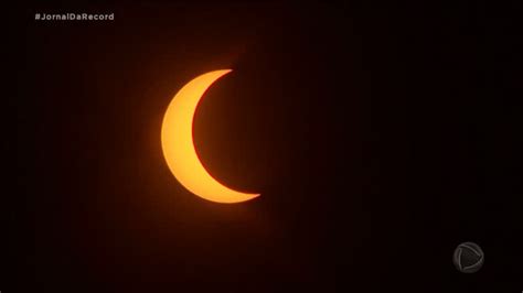 Eclipse solar anel de fogo é visto na Ásia e Oriente Médio