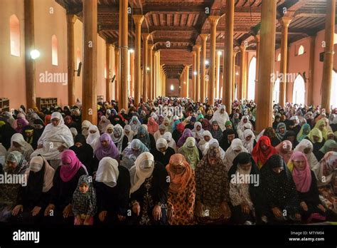 Muslim Women Praying Mosque Asia Hi Res Stock Photography And Images