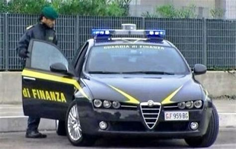 Truffe Online Riciclaggio E Frodi Fiscali Quattro Arresti E Sequestri