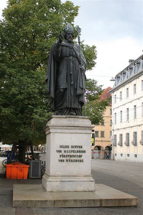 W Rzburg Statue Des F Rstbischofs Julius Echter Gegen Ber Flickr