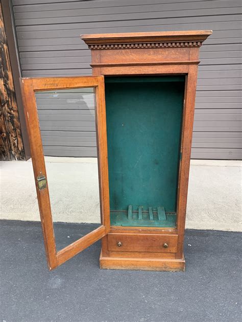Oak Gun Cabinet Doug Schmitt Antiques