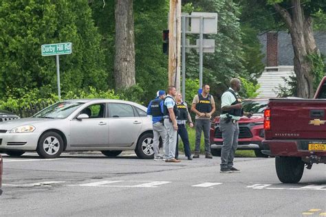 Police Trooper In I 88 Shooting Out Of Hospital Gunman Kills Self