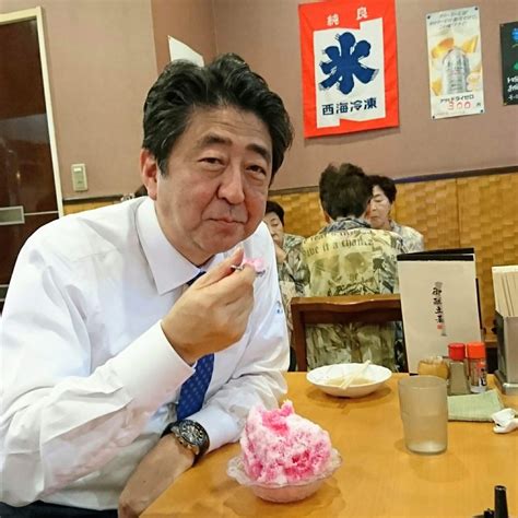 安倍総理、ふるさとのかき氷を食す『国のために汗水流して働いた後に食べるかき氷は美味いか？』 いちご味が好きなのか安倍晋三 Togetter [トゥギャッター]