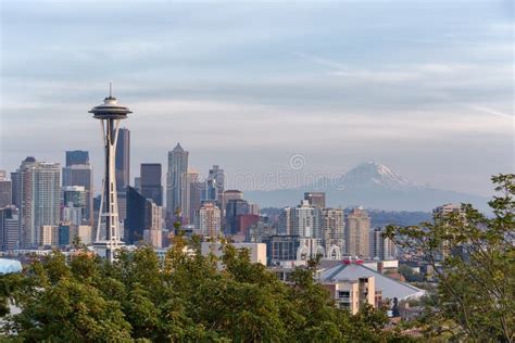 Downtown Seattle Skyline With View Of Mt Rainier Editorial Photography