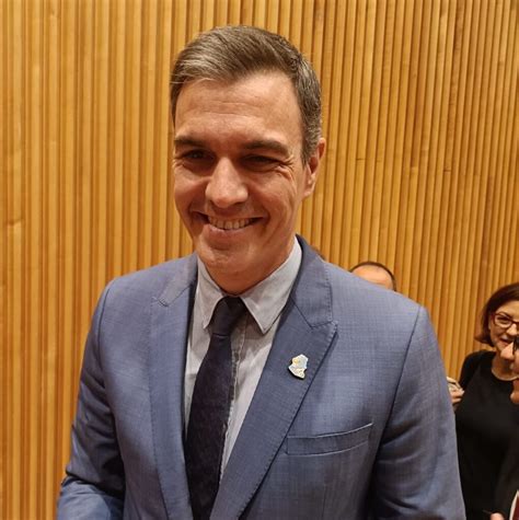 Pedro Sánchez presidente del Gobierno de España con el Carnaval de