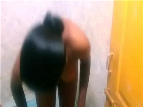 Sexy Indian Village Bhabhi Bathing XVIDEOS