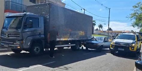 Colis O Envolve Carro E Caminh O No Centro De Marmeleiro Pp News Fb