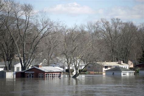 Midwest Flooding Kills Prompts Rescues Evacuations