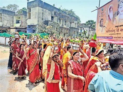 Shrimad Bhagwat Katha Begins With Kalash Yatra कलश यात्रा निकाली कलश