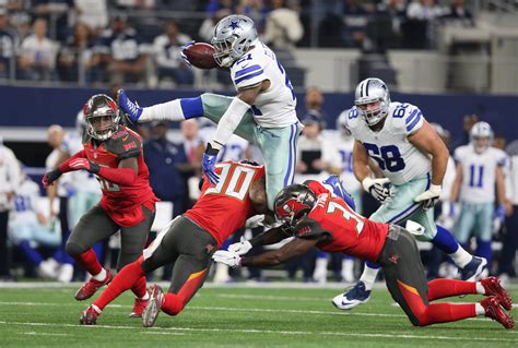 Elliott Puts Cowboys In Festive Mood In Win Against Bucs The Japan Times