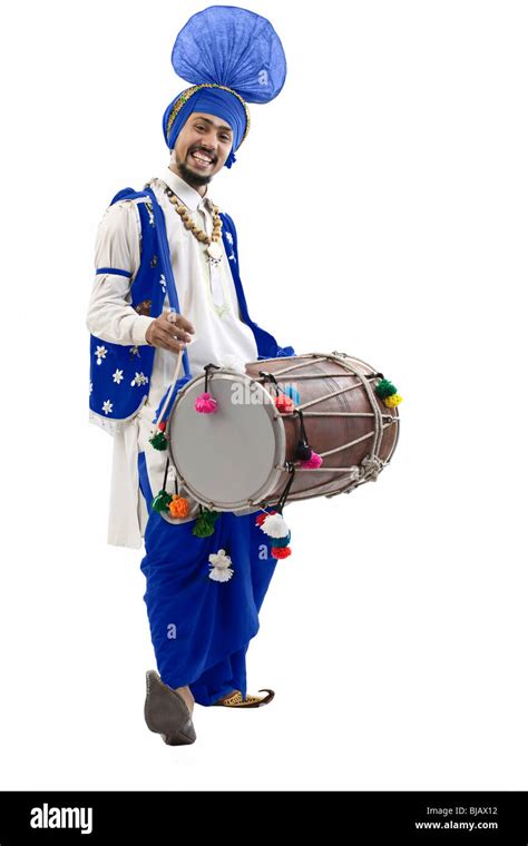 Homme Sikh Jouant Sur Un Dhol Photo Stock Alamy