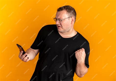 Free Photo Overweight Man In Glasses Wearing Black T Shirt Holding