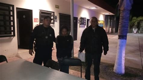 Mujer embarazada es auxiliada por policías en Gómez Palacio