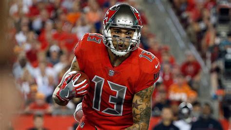 Buccaneers WR Mike Evans donates $11,000 to shooting victim's family