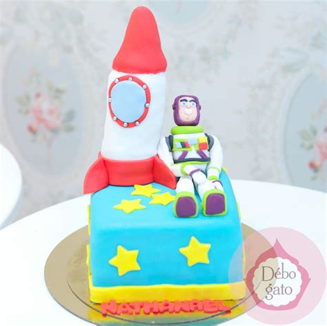 Gâteau Buzz Léclair Toy Story Vers Linfini Et Au Delà Gâteaux Danniversaire Gâteaux