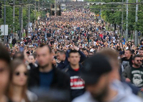 Wielkie Protesty Przetaczaj Si Przez Serbi Na Ulicach Morze Ludzi