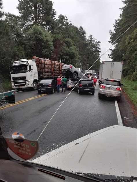 Acidente Envolvendo Cinco Ve Culos Deixa Feridos Na Br