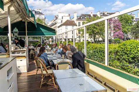 Les Deux Magots café mythique de Saint Germain des Près à Paris