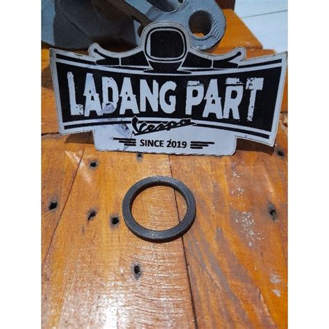 Jual Ring Penahan Bearing Roda Depan Bagian Kanan Vespa Vbb Super