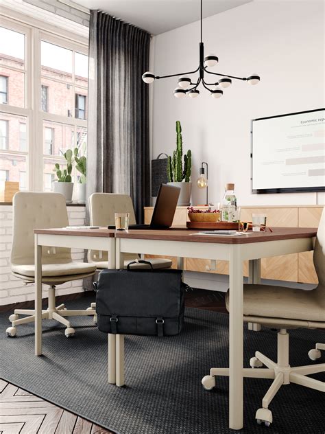 A classic, coordinated, flexible small-space office - IKEA