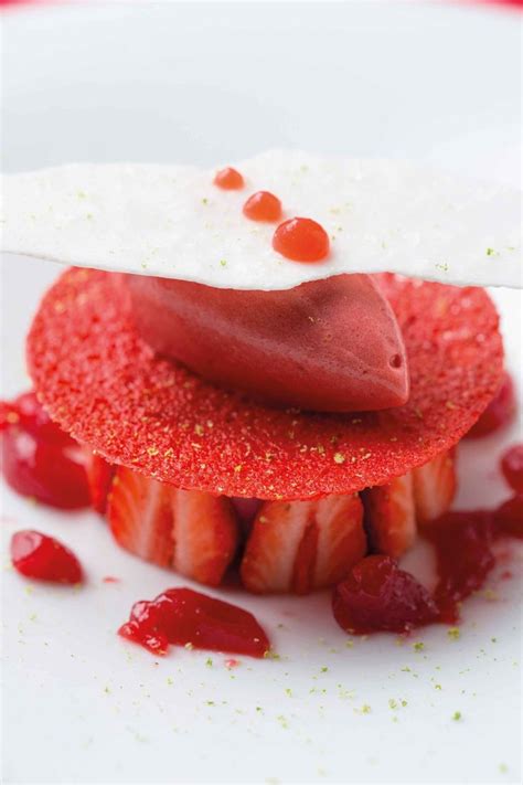 La Fraise Dans Tous Ses Tats Recette Desserts L Assiette