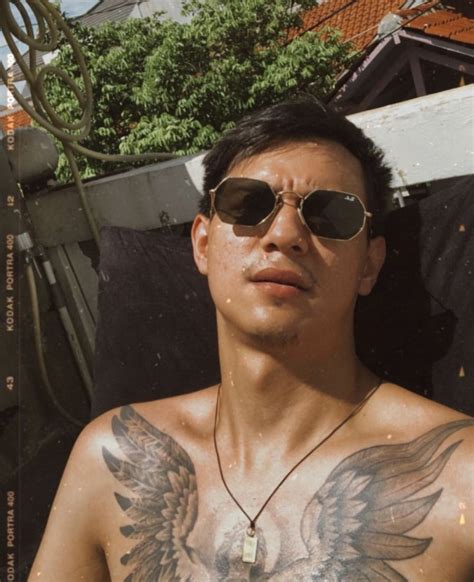Detail Gambar Tato Di Dada Paling Keren Koleksi Nomer 23