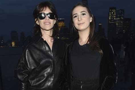 Charlotte Gainsbourg fière de sa fille Alice elle annonce une