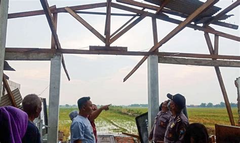 Sejumlah Rumah Di Sidoarjo Rusak Diterjang Puting Beliung Genpi Co Jatim