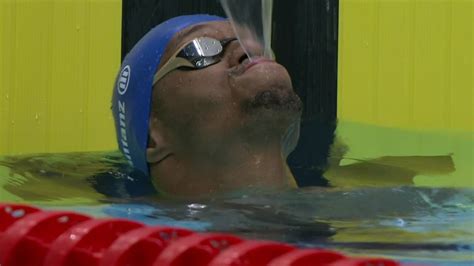 Vídeo Gabriel Araújo conquista ouro nos 50m costas S2 globoesporte ge