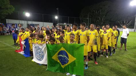 A Escolinha De Futebol Da AABB Faz Jogo Preliminar Na Abertura Do