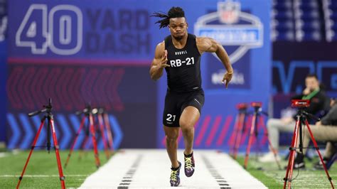 Running Back Bijan Robinson Runs Official Second Yard Dash At