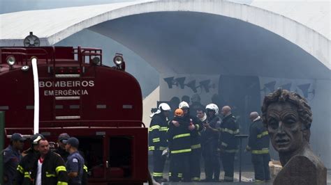 Fotos Inc Ndio De Grandes Propor Es Atinge Memorial Da Am Rica Latina