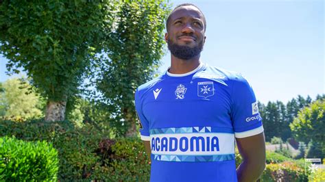 L Aj Auxerre Et Macron Vous Pr Sentent Le Nouveau Maillot Third