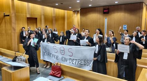 Grenoble Les Greffiers Manifestent Nouveau