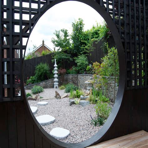 The View Through The Moon Gate Jardines Asiáticos De Lush Garden Design